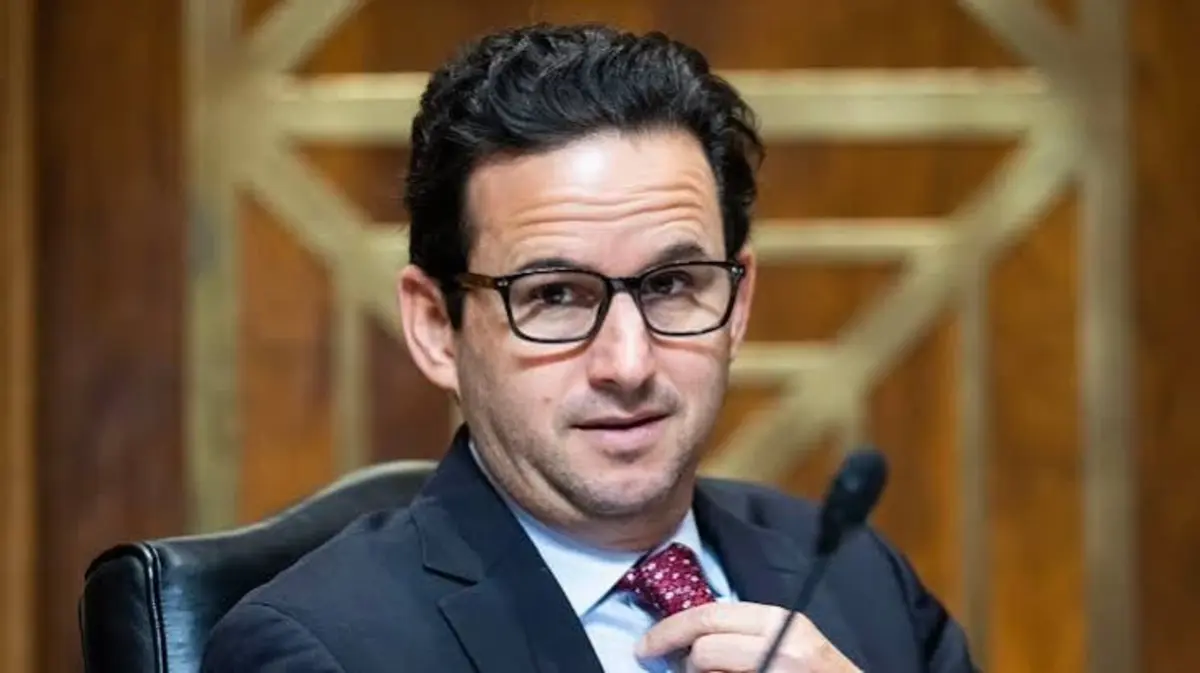 Brian Schatz Bio: Early Life, Family, Education, Politics & Net Worth