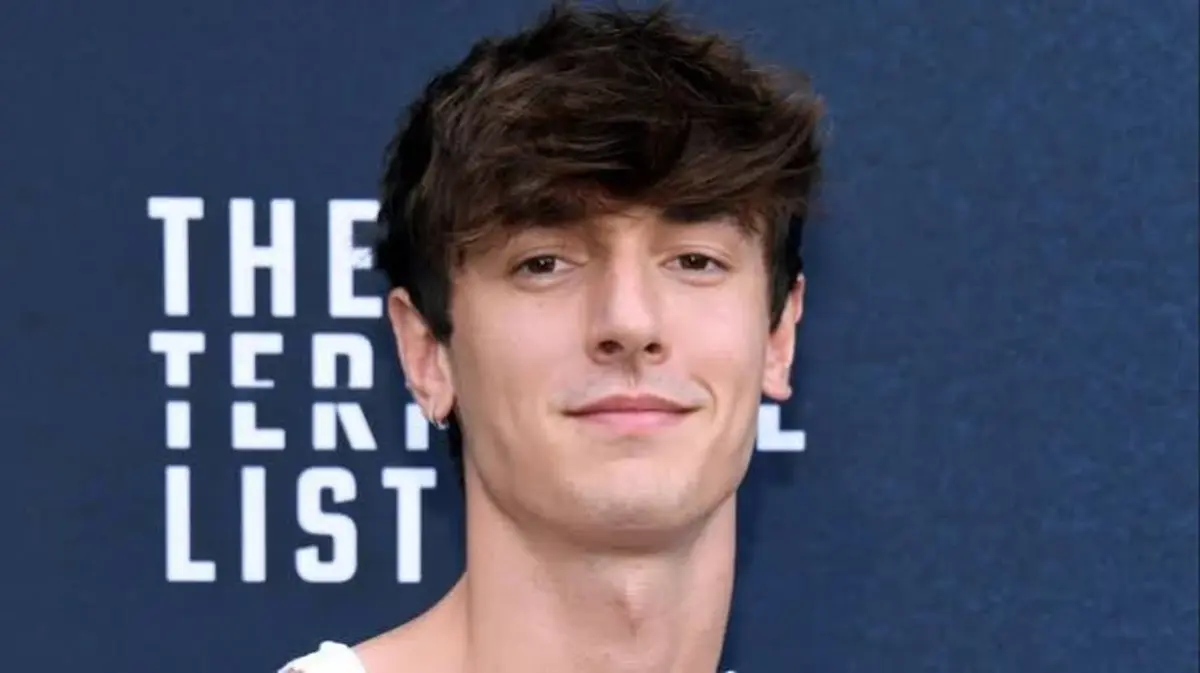 Bryce Hall Bio: Age, Boxing, Tik Tok, YouTube & Net Worth