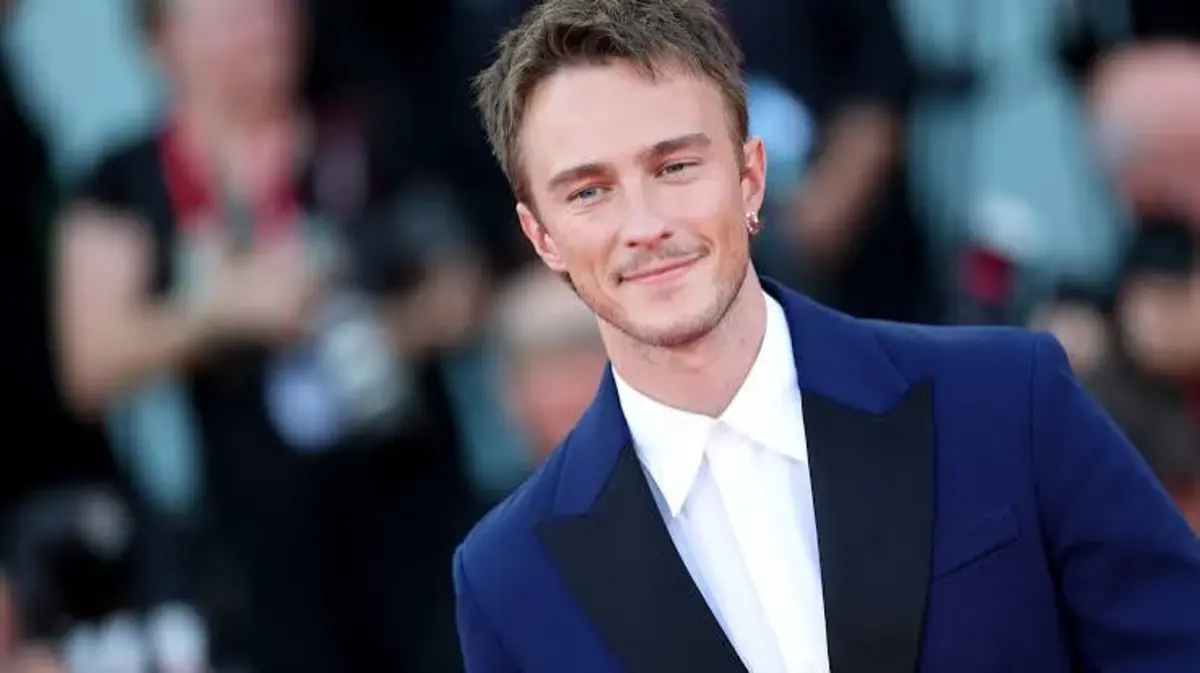 Drew Starkey Bio: Age, Career, Movies, Girlfriend & Net Worth