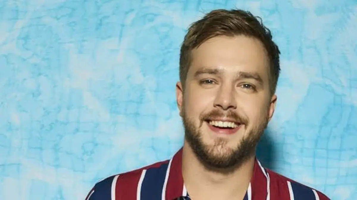 Iain Stirling Bio: Age, Wife, Career, Love Island &  Net Worth