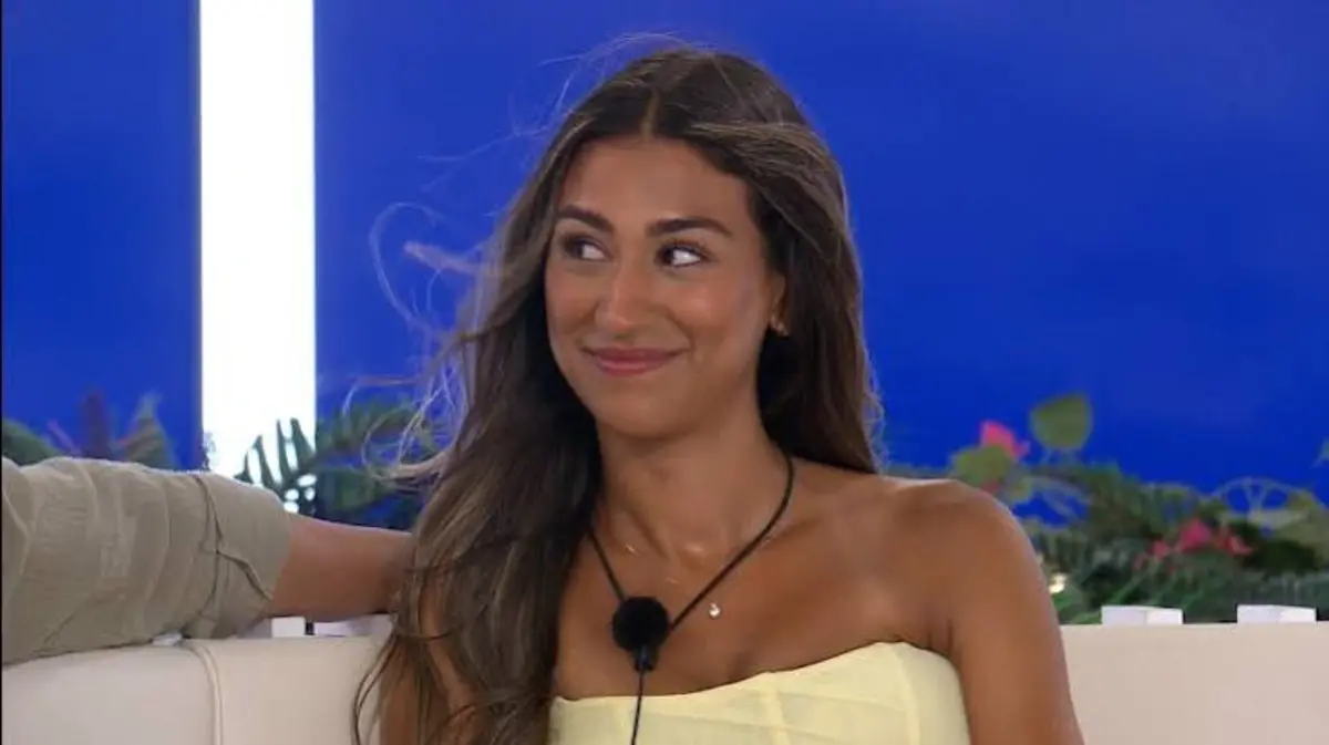 Priya Jaswal Bio: Age, Love Island, Career, Family & Instagram