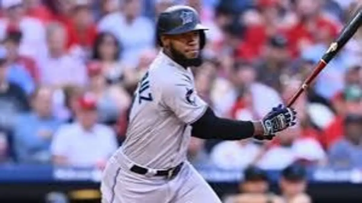 Bryan De La Cruz Bio: Age, Stats, Family, Phillies & MLB Journey