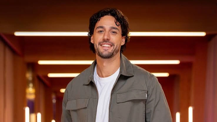 Mike Mitchell  Bio: Age, Job, Background, Instagram & Love Life