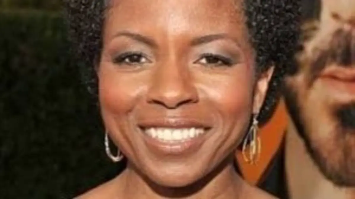 LisaGay Hamilton Bio: Career, Television, Awards & Personal Life