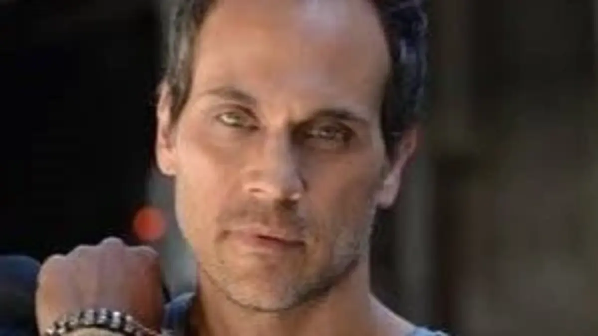 Todd Stashwick Bio: Age, Wife, Family, Movies and TV Shows